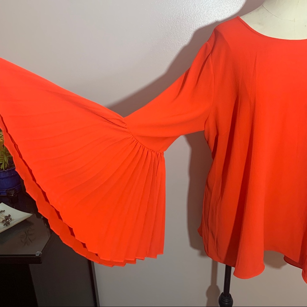 NWOT Vince Camuto pleated bell sleeve blouse